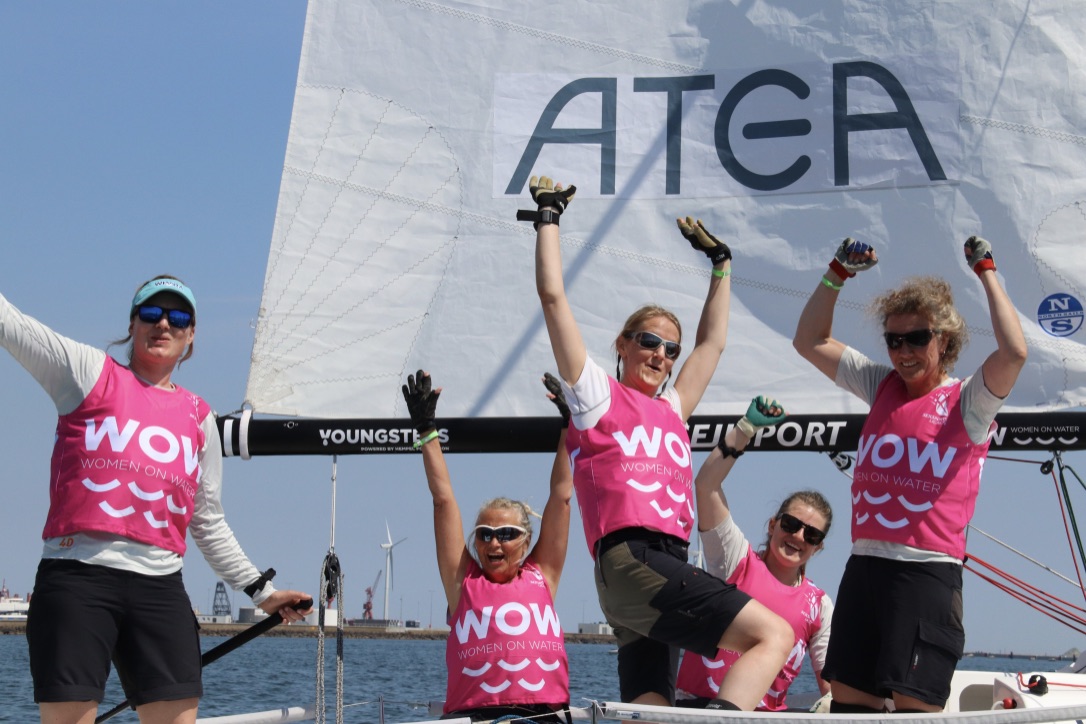 WOW-besætningen bestod i weekenden af rorsmand Louise Kirstine Christensen og gasterne Sara Wright, Lærke Marie Sørensen, Caroline Heernema og Pia Bay. Foto: Sejlsportsligaen